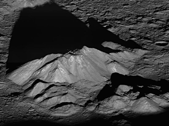 Central peak of Tycho crater