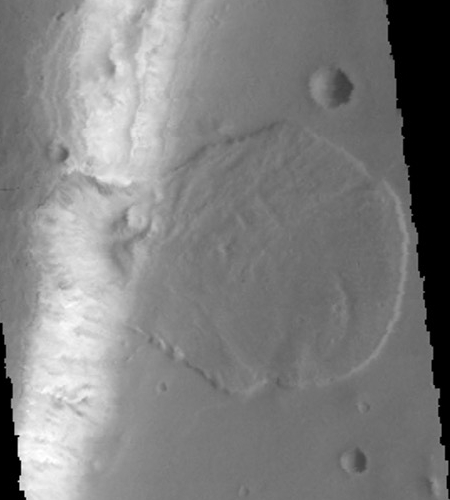 Avalanche pile on Mars
