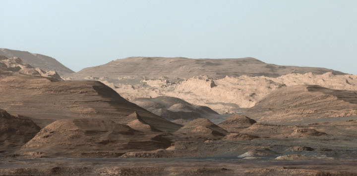 The first steps up Mount Sharp