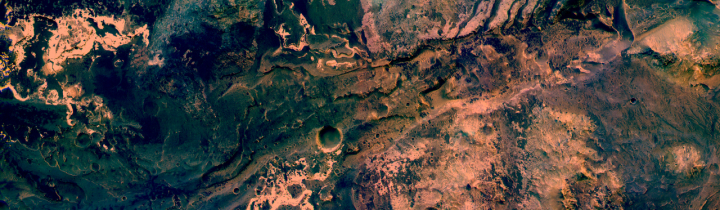 Uzboi Vallis entering Holden Crater