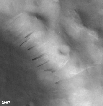 2007 image of the same slope streaks