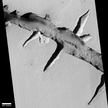 Crack in the Martian crust