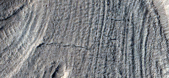 Parallell ridges and ruts in Martian crater floor