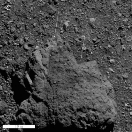 Boulder on Bennu with changes in layered texture changes