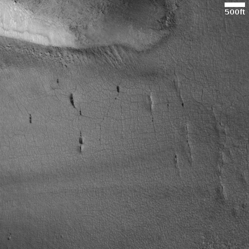 A cracking Martian glacier?