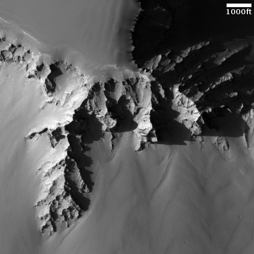 A big mountain lost on Mars