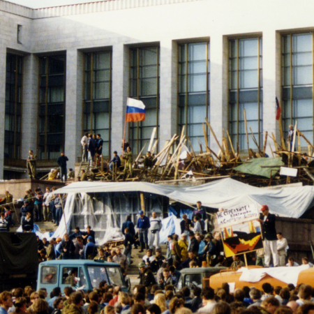 Demonstrators in front of the Russian parliament during the 1991 August coup