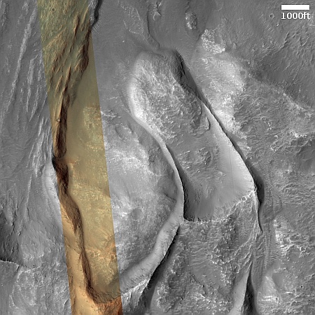 A really really big landslide on Mars