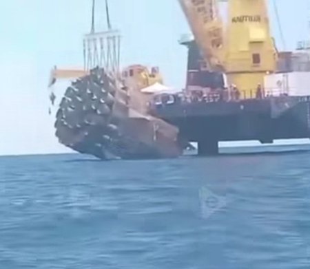 Superheavy aft section being salvaged